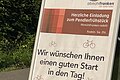 Ein Plakat als Herzliche Einladung für das Pendlerfrühstück.